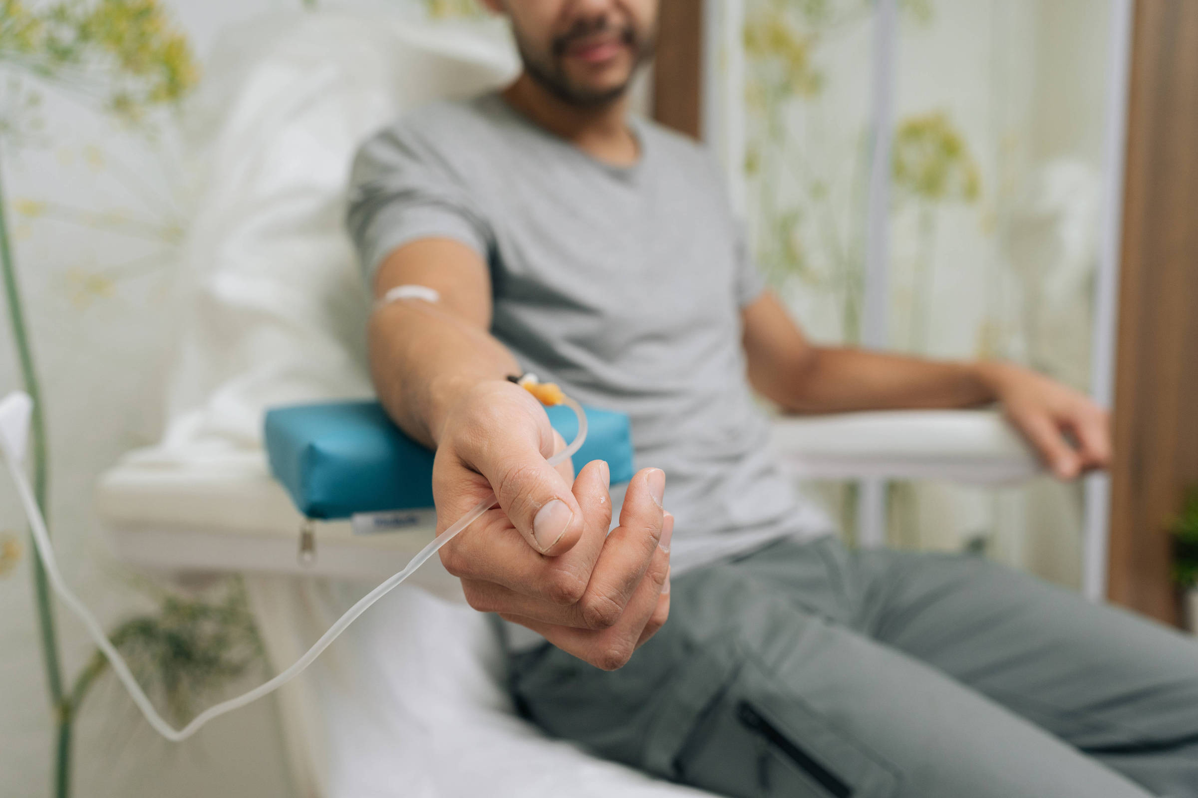 Infusão intravenosa em ambiente hospitalar