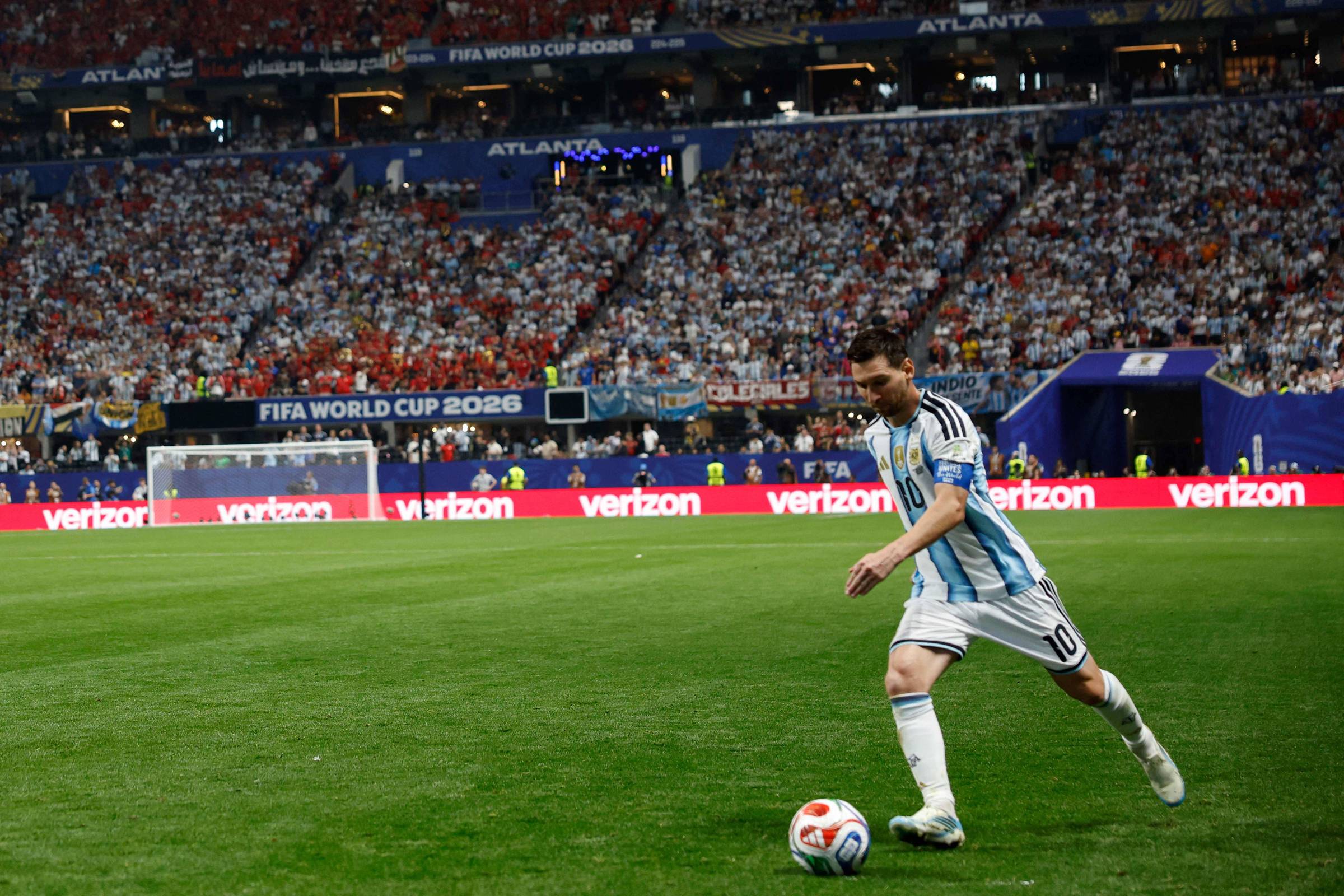 Lionel Messi em jogo da Argentina contra o Egito