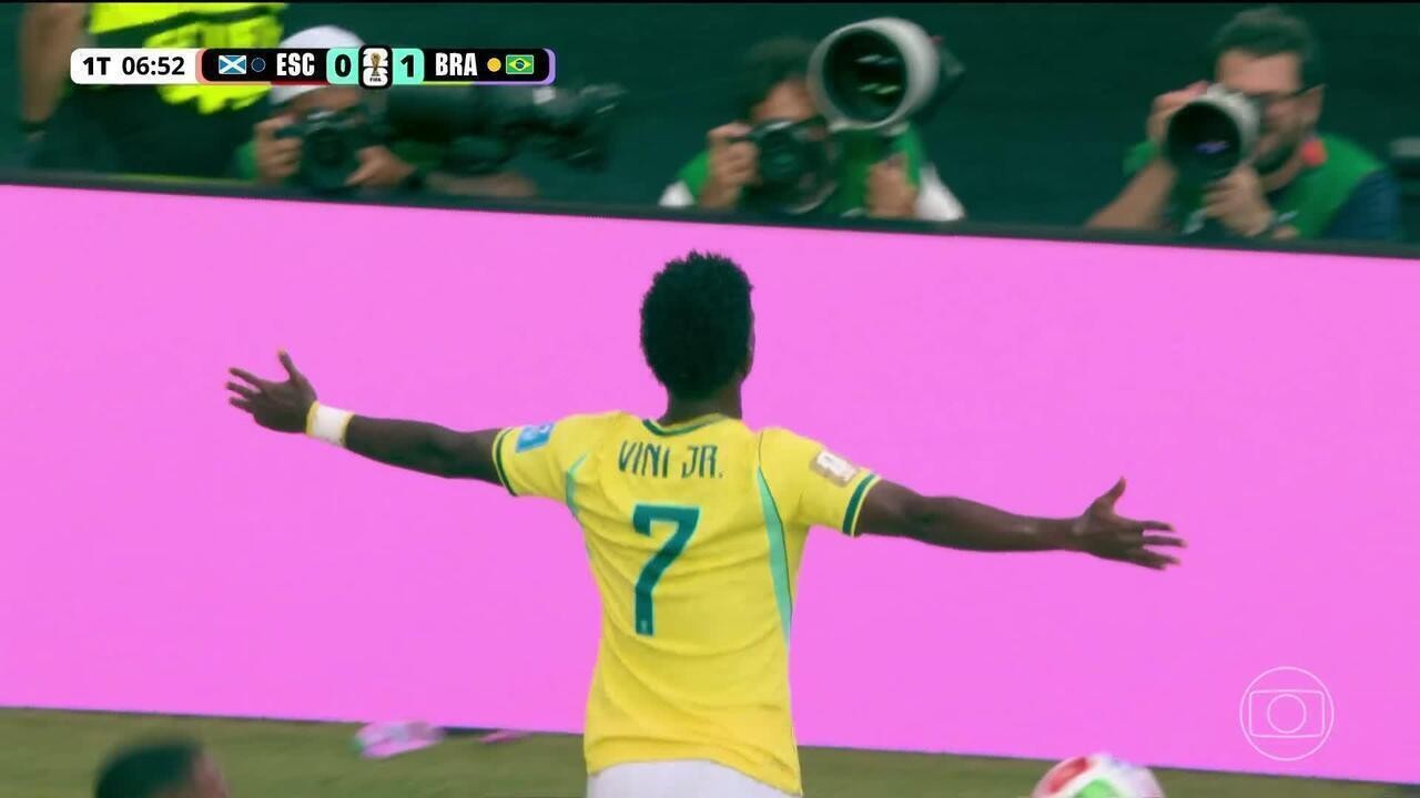 Vini Jr. comemora gol pelo Real Madrid
