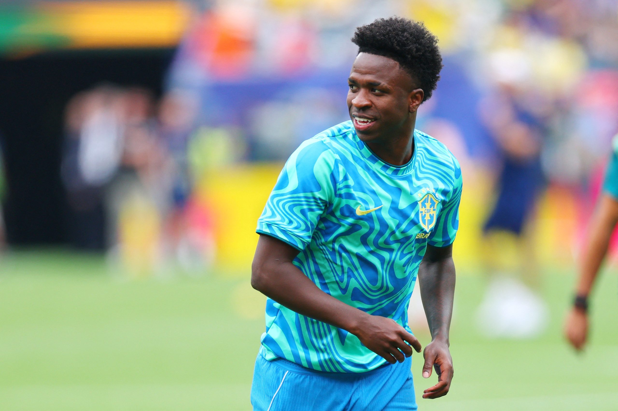 Vini Jr. com a camisa da seleção brasileira