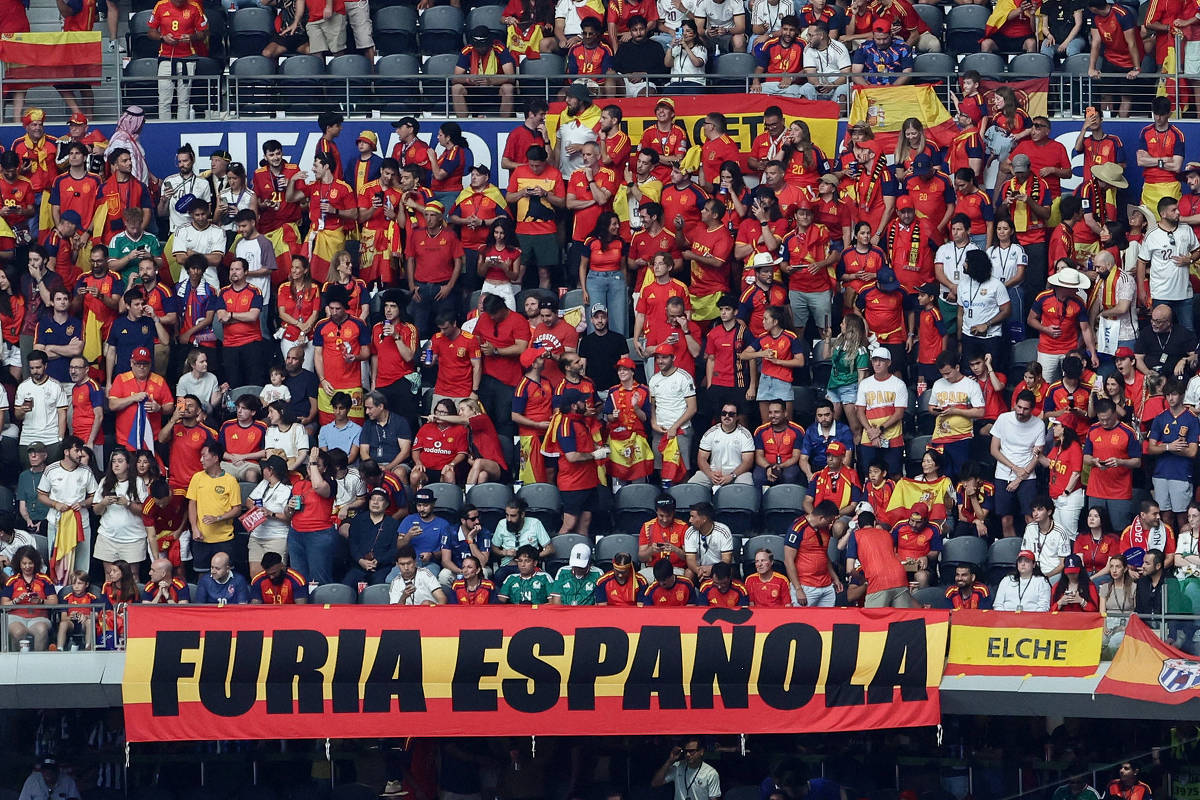 Torcedores da Espanha durante partida da Copa do Mundo