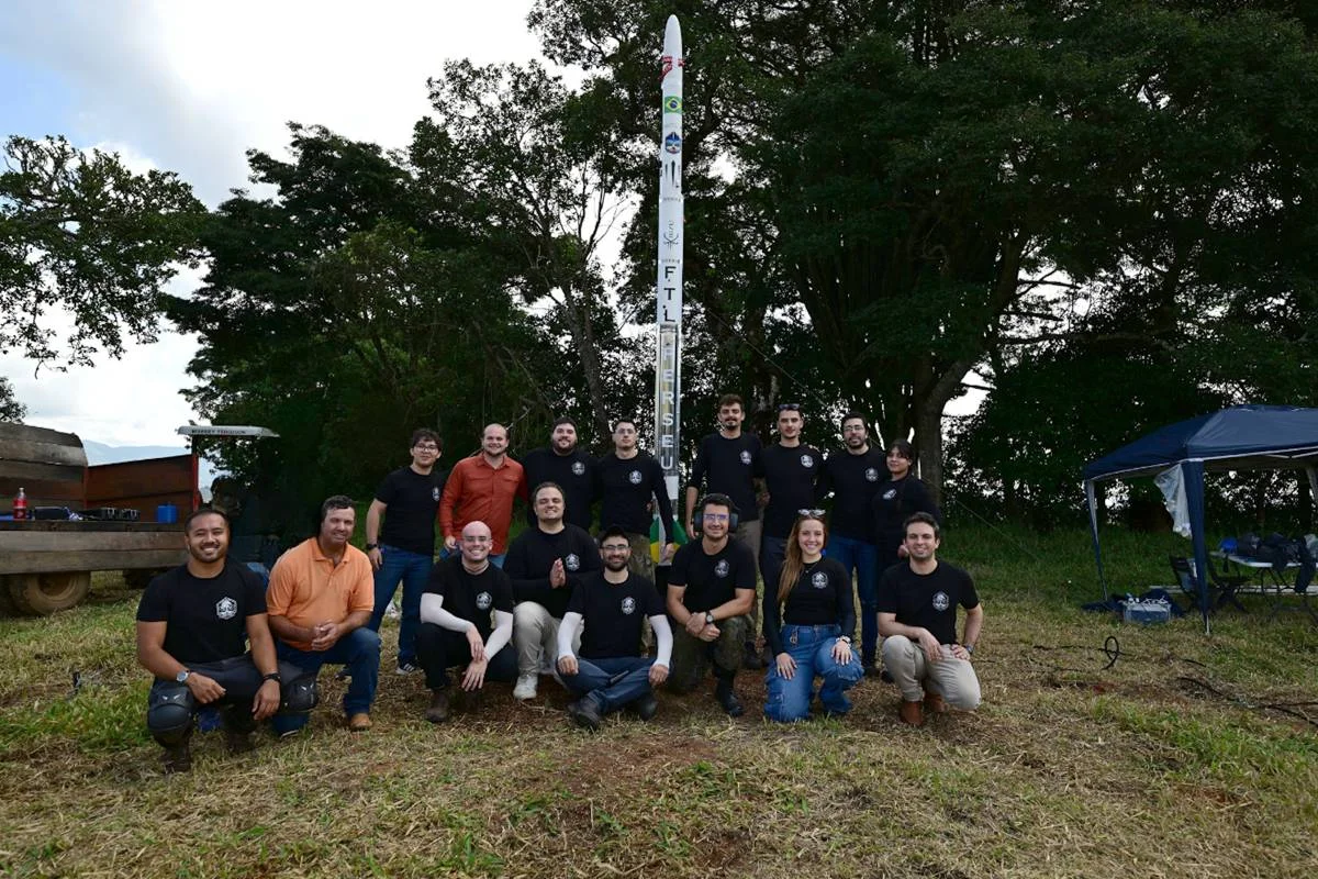 Foguete FTL-Perseu durante lançamento em campo de testes