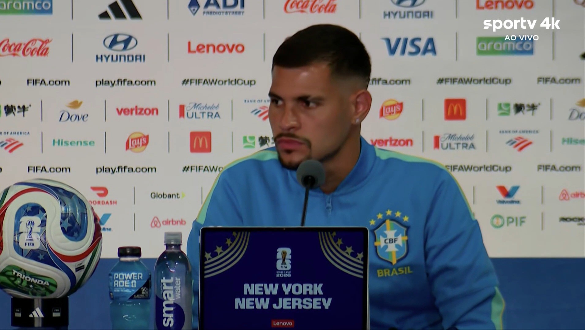 Bruno Guimarães durante entrevista coletiva da Seleção Brasileira