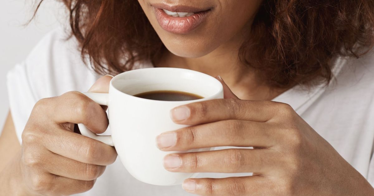 Xícara de café sobre uma mesa