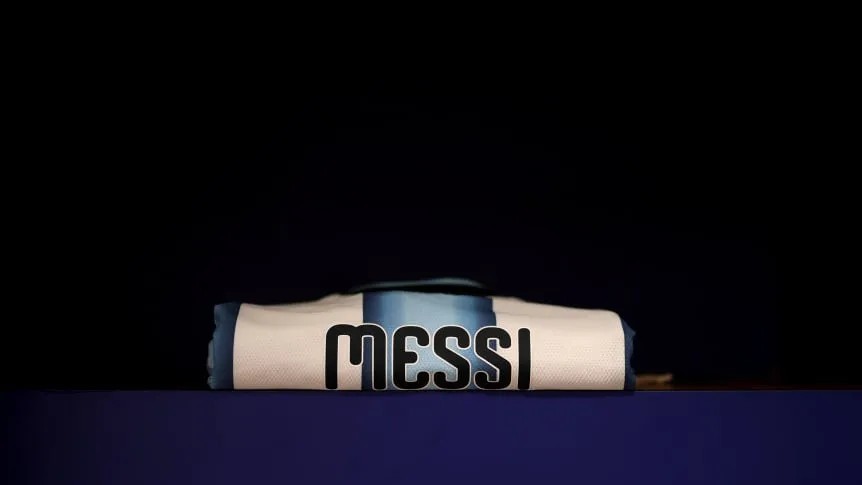 Camisa titular da seleção argentina listrada em azul e branco