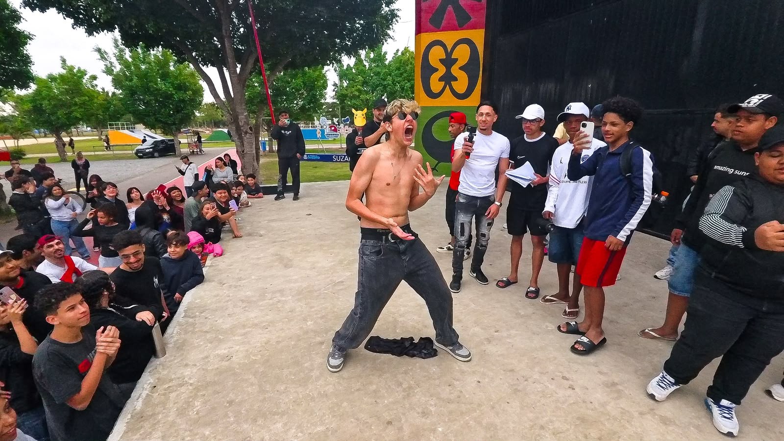Jovens durante campeonato de farmar aura no Parque Municipal Max Feffer, em Suzano