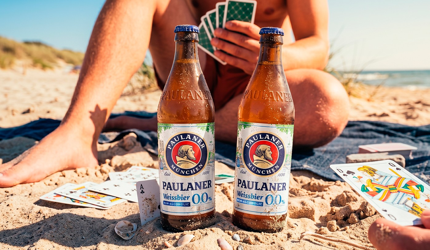 Cerveja sem álcool servida em copo