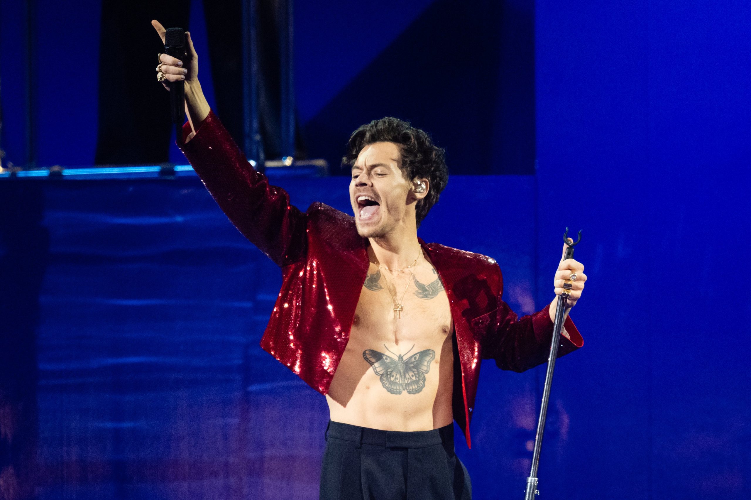 Harry Styles durante apresentação musical