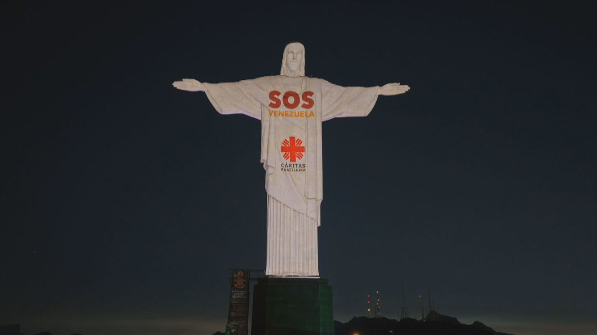 Cristo Redentor com projeção em homenagem às vítimas de terremotos na Venezuela