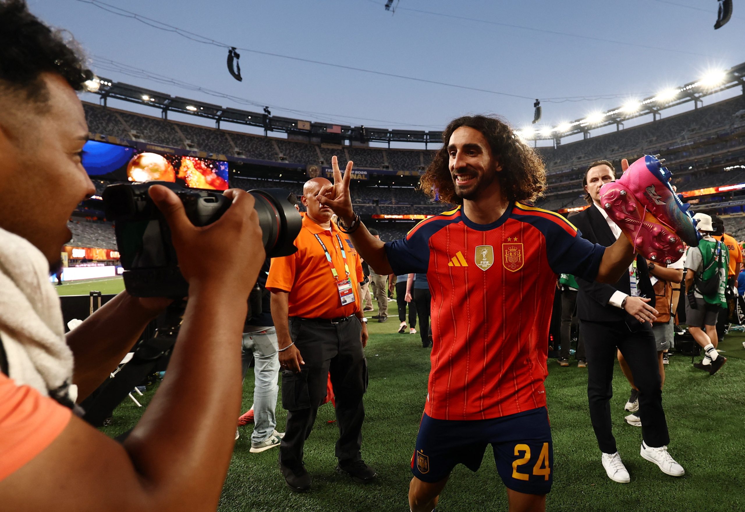 Marc Cucurella comemora o título da Copa do Mundo