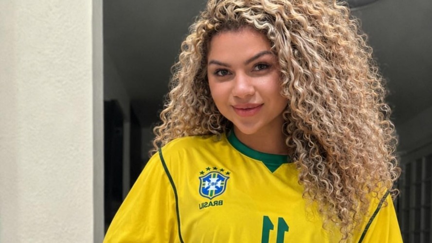 Dani Motta, influenciadora que criou uma barbearia nudista em Florianópolis