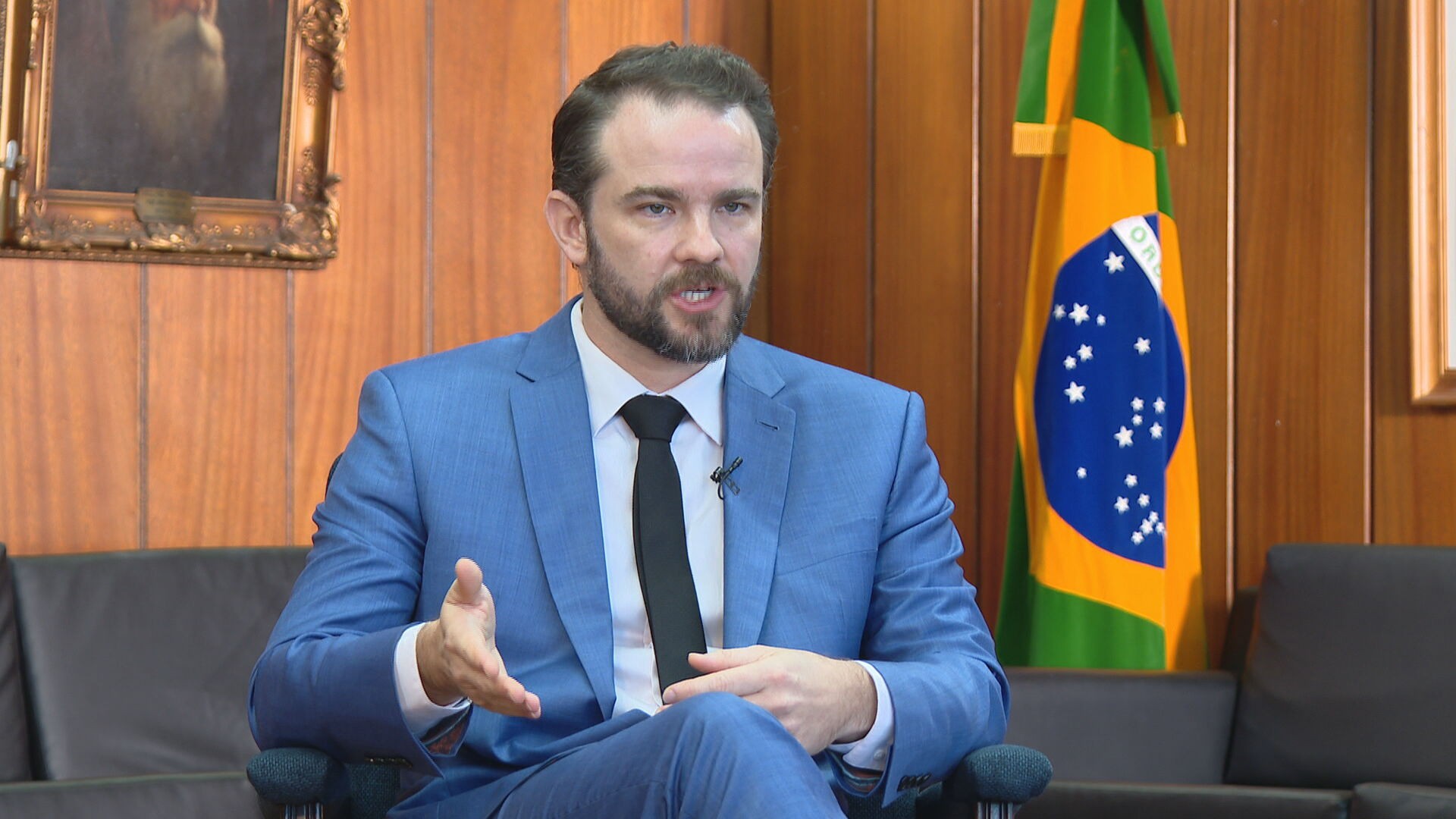 Dario Durigan durante entrevista