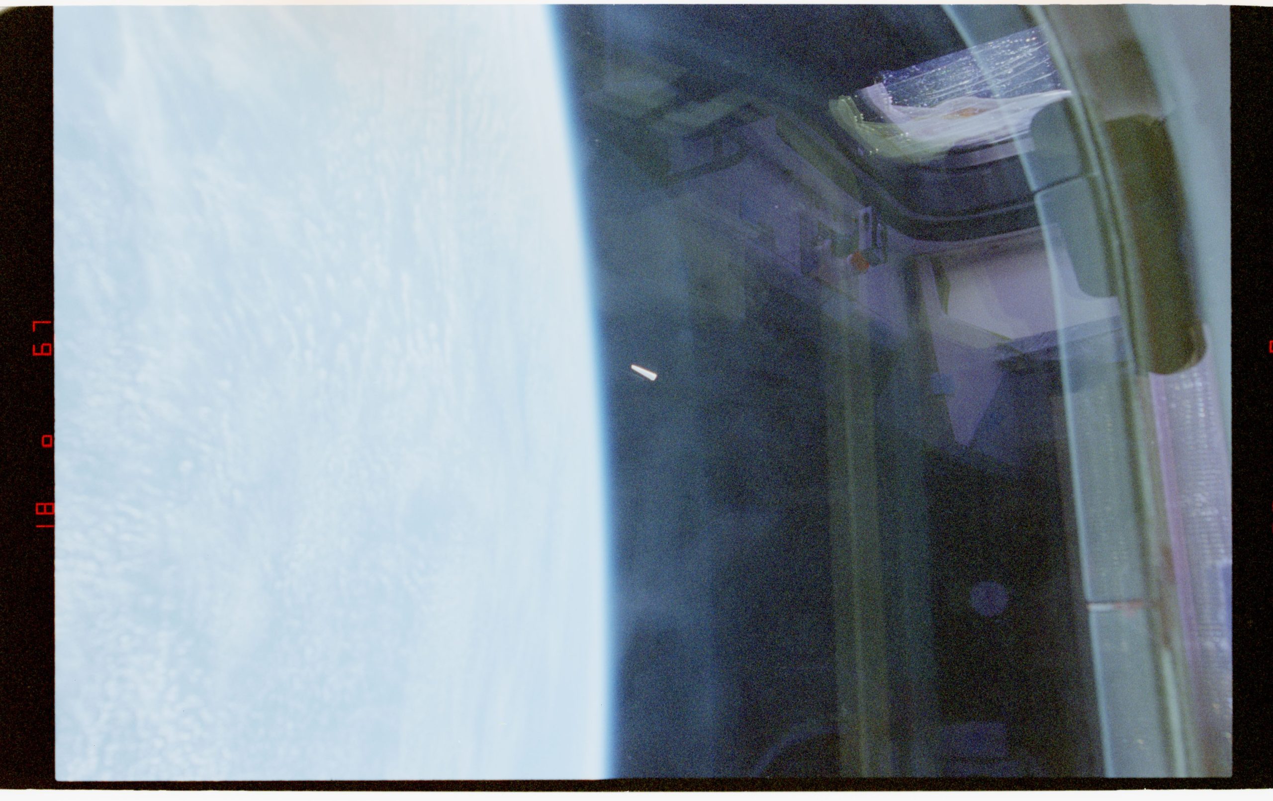 Objeto voador não identificado próximo à Terra durante a missão STS-80