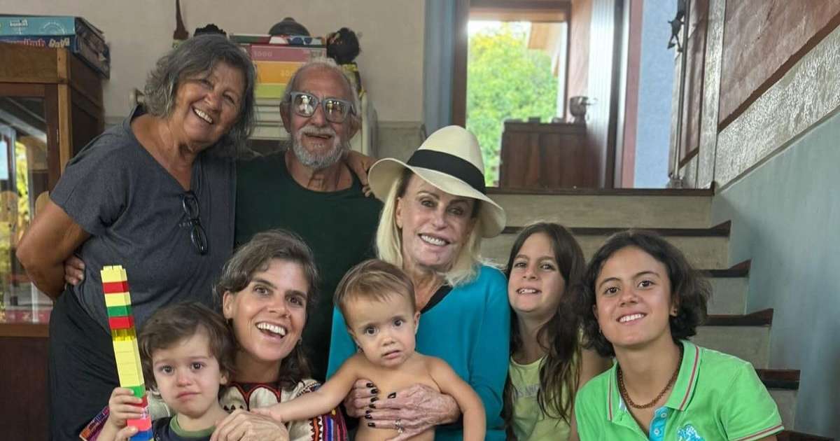 Ana Maria Braga ao lado da filha Mariana Maffeis