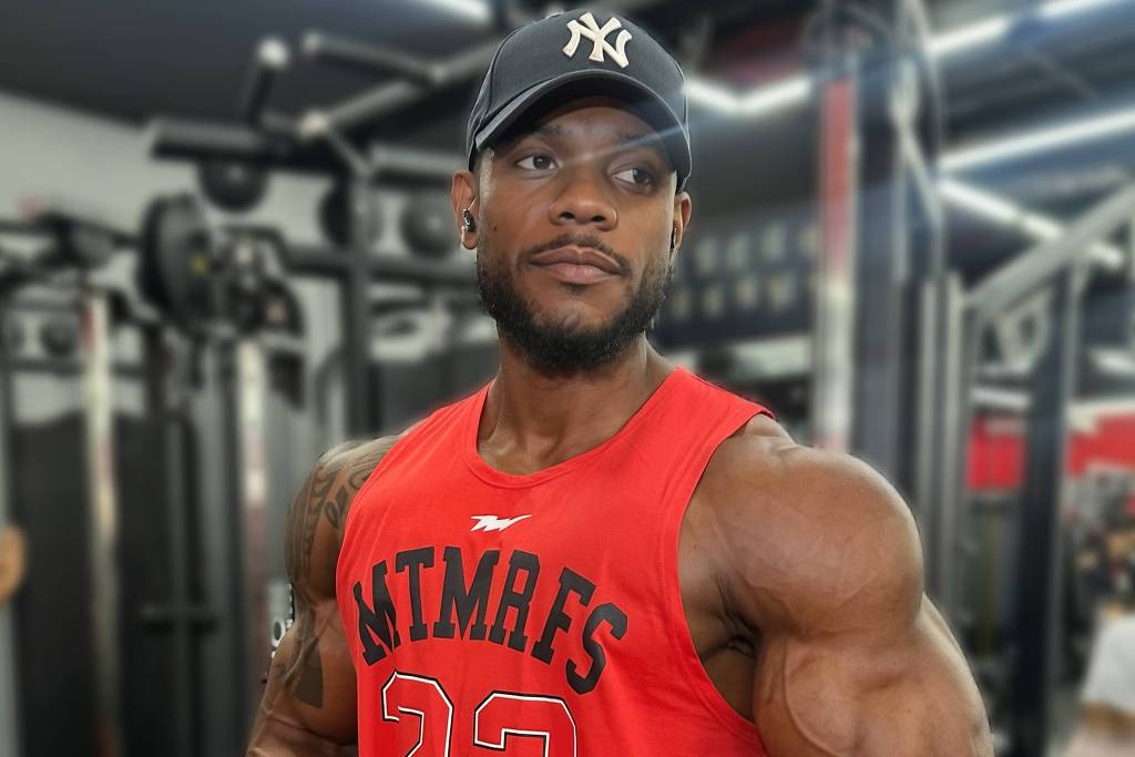 Mailson Araujo em treino de musculação