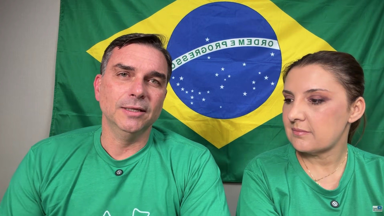 Flávio Bolsonaro e Daniella Marques em live