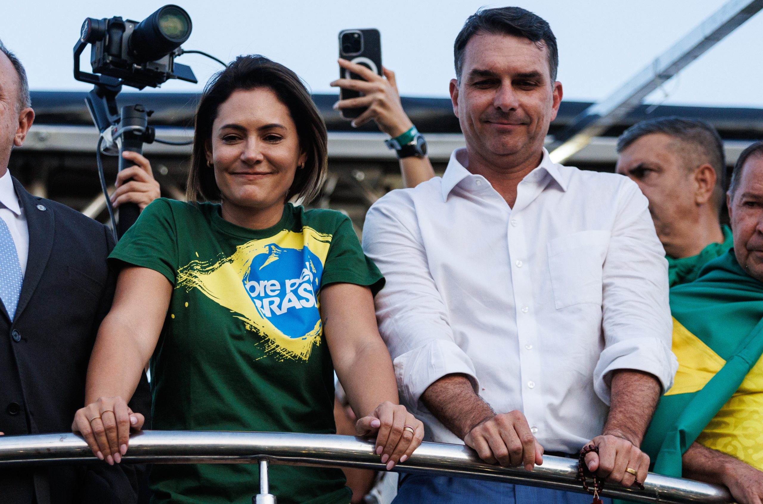 Flávio Bolsonaro e Michelle Bolsonaro
