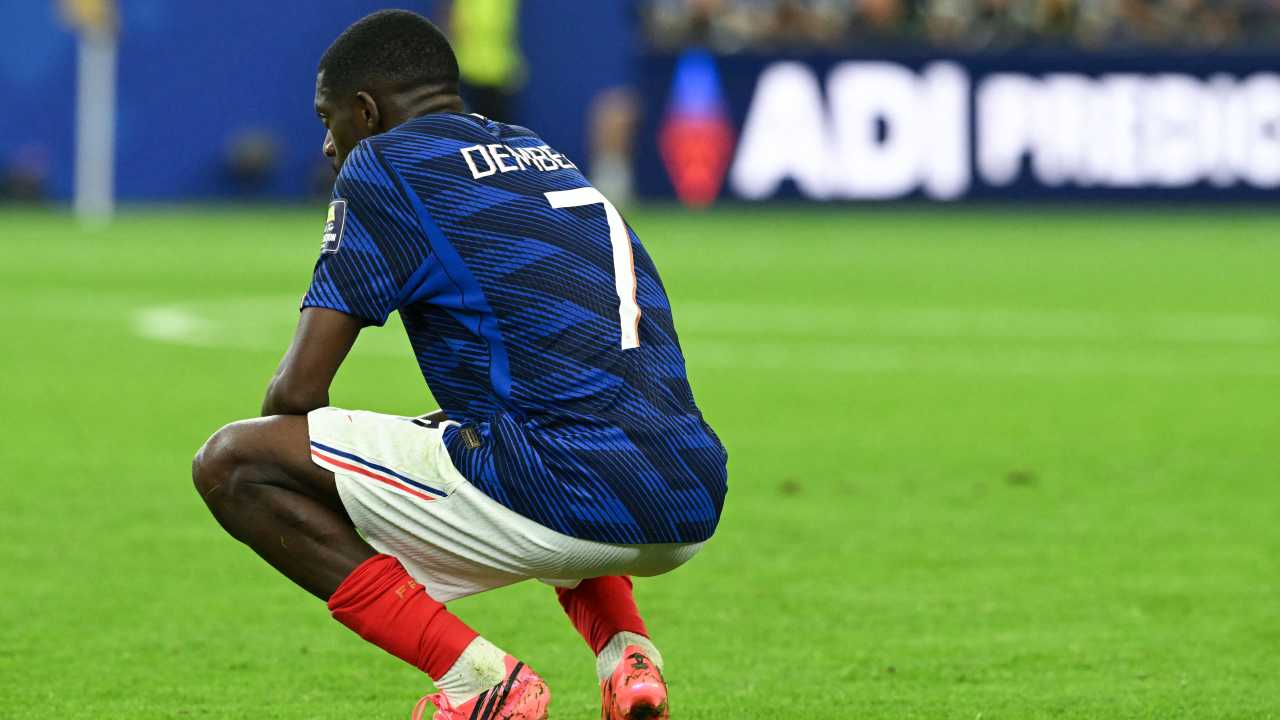 Ousmane Dembélé com a camisa da seleção francesa