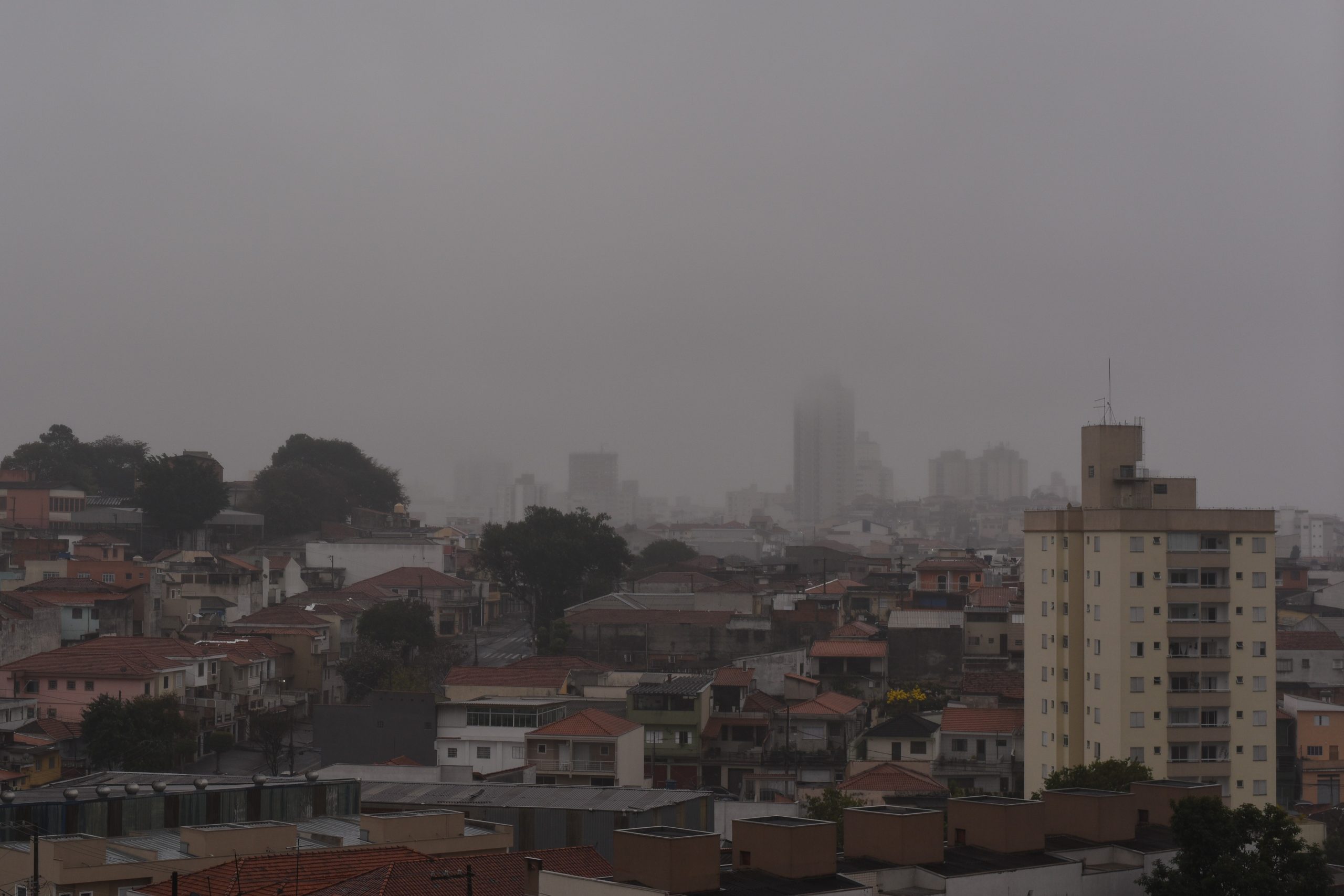 Frio e garoa na Zona Norte de São Paulo
