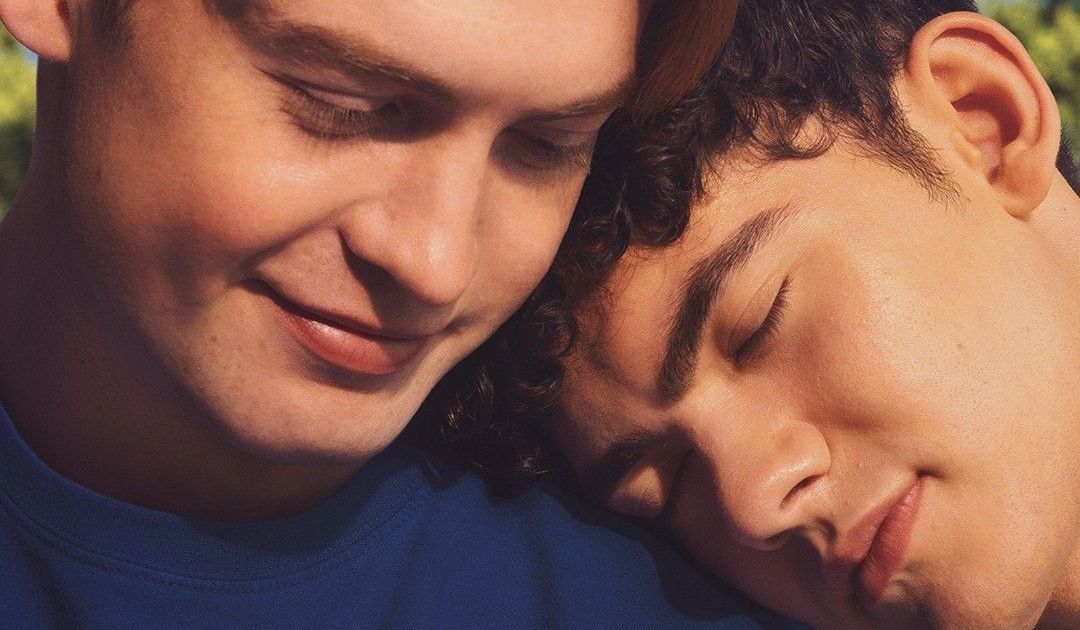 Kit Connor e Joe Locke como Nick e Charlie em Heartstopper