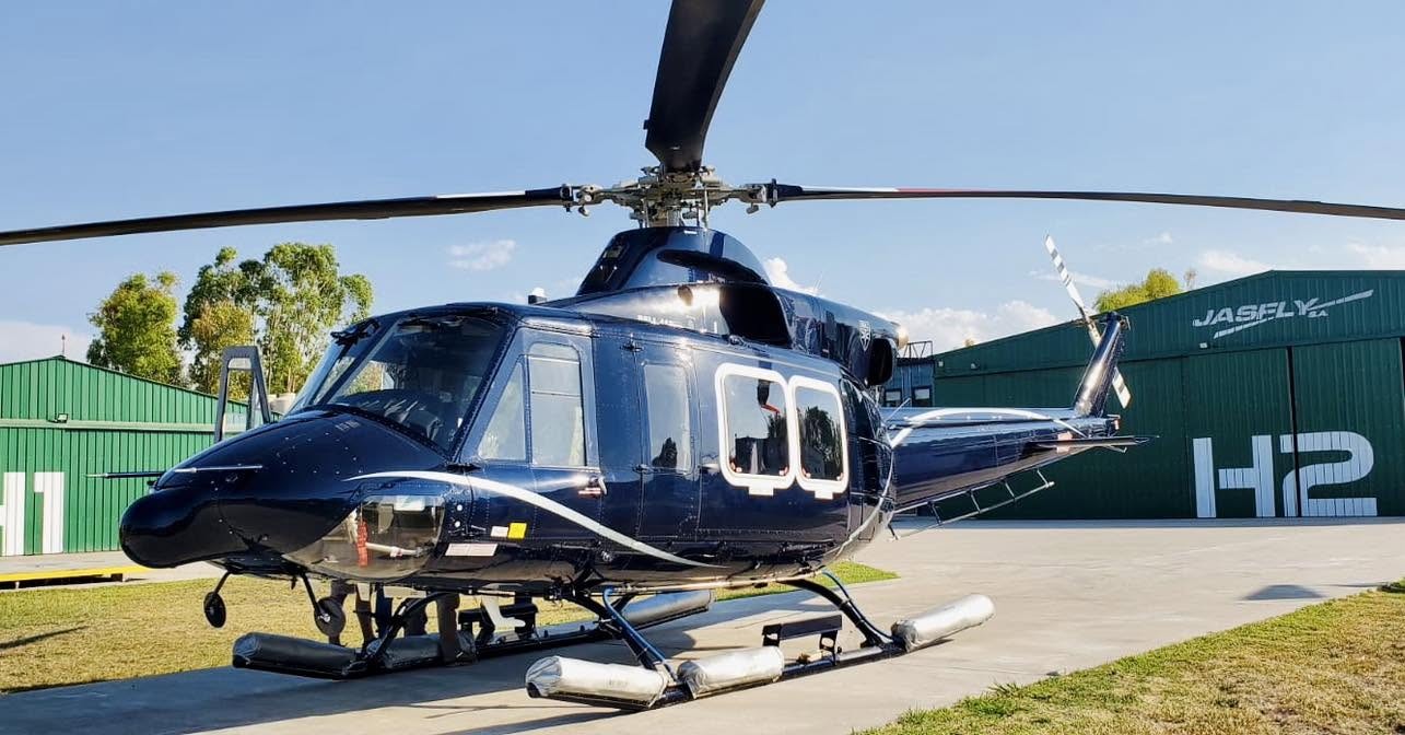 Helicóptero da empresa JasFly usado em treinamento de combate a incêndios