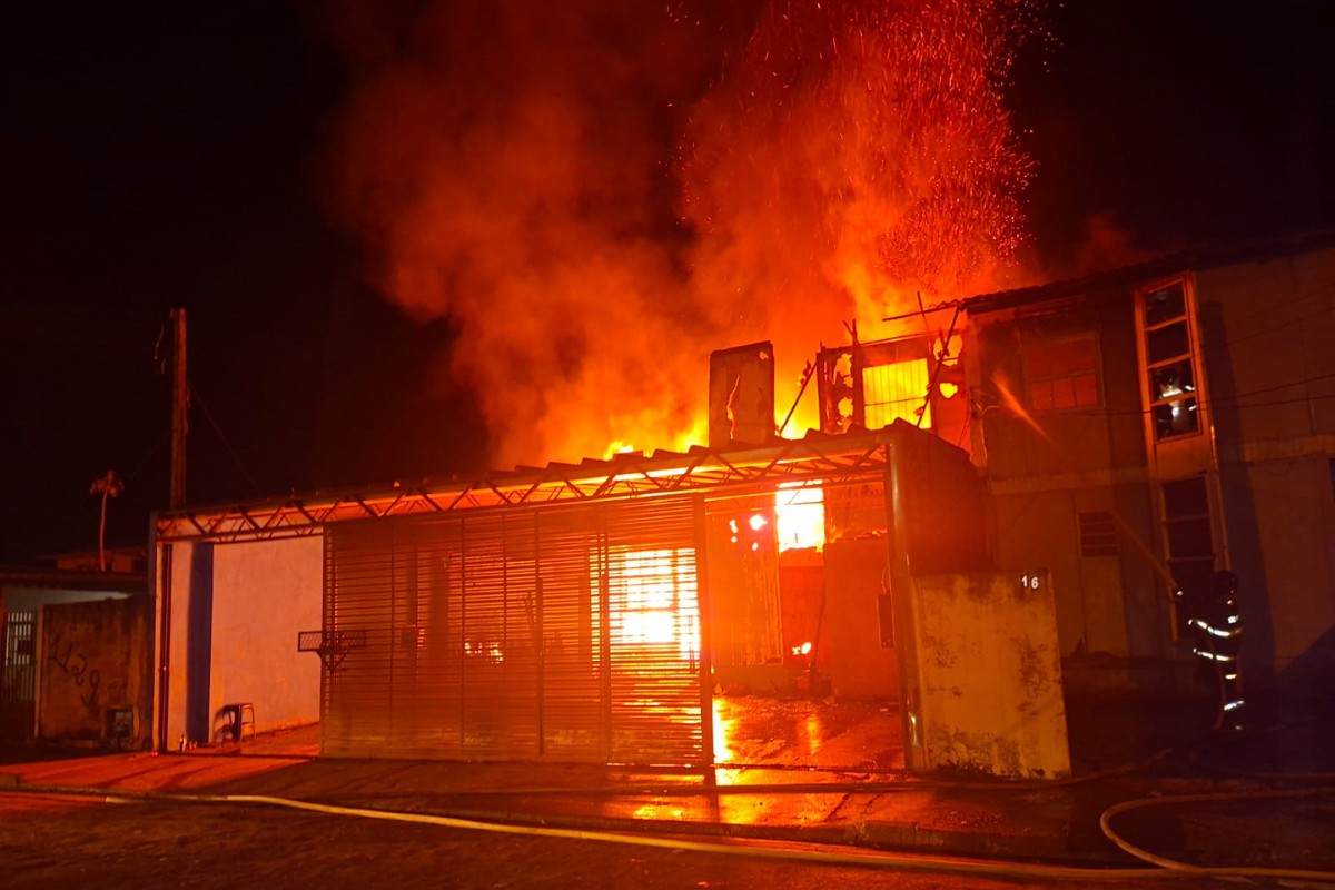 Incêndio em casas de Teodoro Sampaio