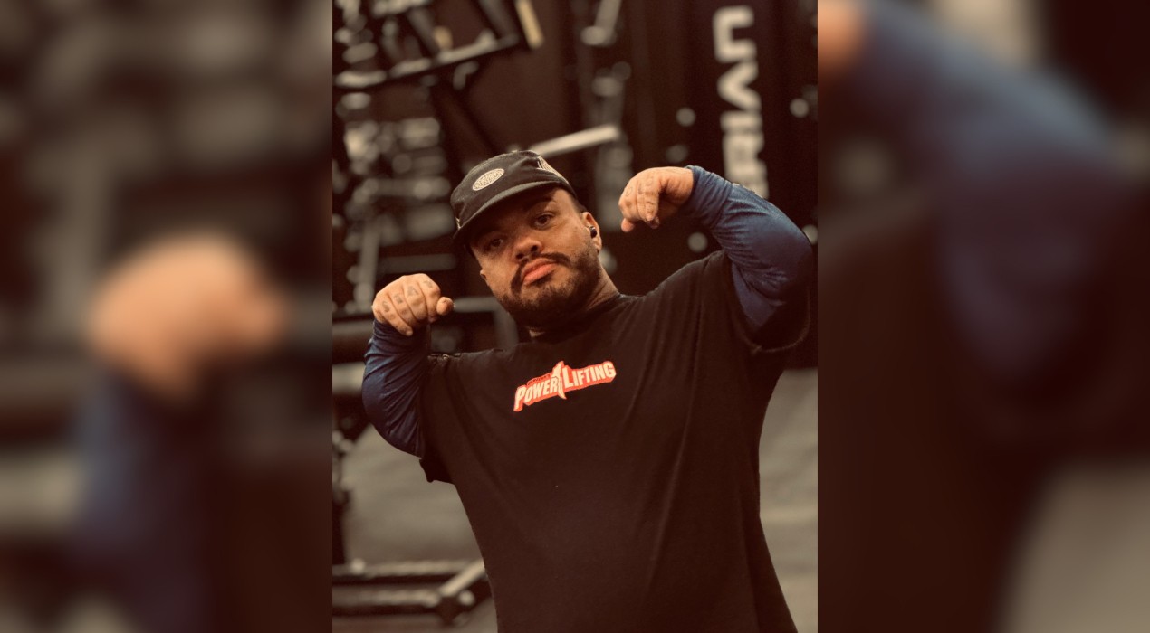 João Paulo Mangini dos Santos durante treino de musculação