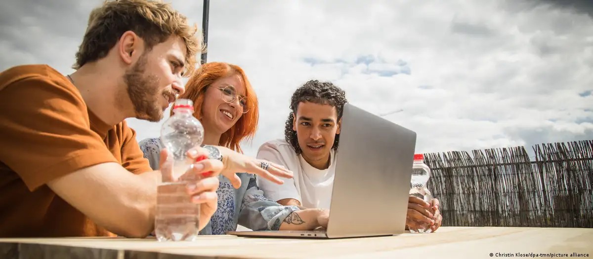 Jovem profissional em ambiente de trabalho