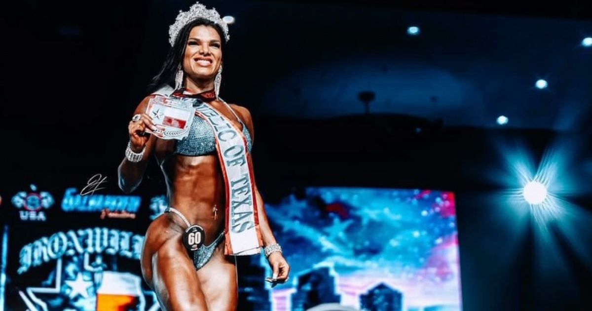 Juliane Almeida em competição de fisiculturismo
