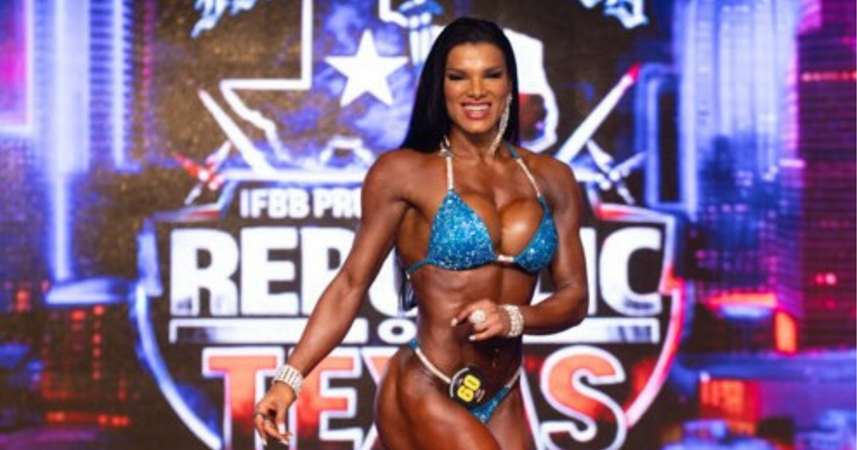 Juliane Almeida em competição de fisiculturismo