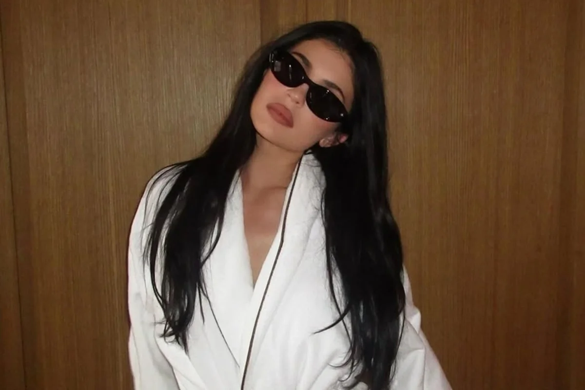 Óculos inteligentes da Meta assinados por Kylie Jenner
