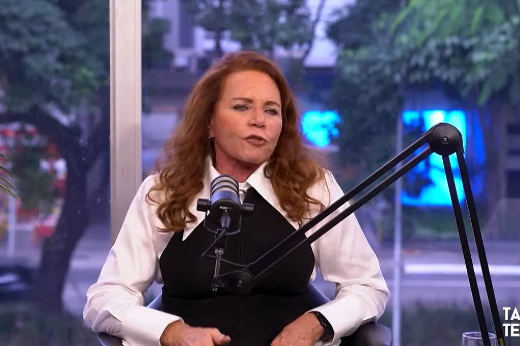 Leilane Neubarth durante entrevista em podcast