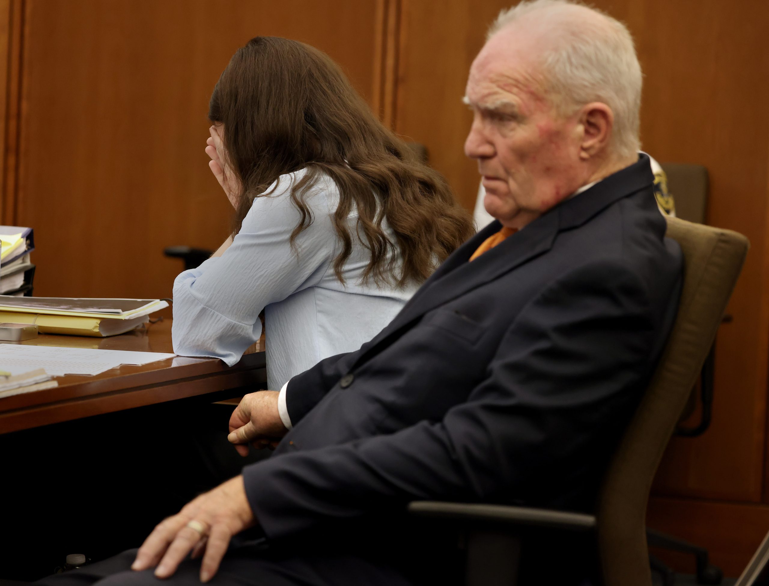 Lindsay Clancy e o advogado Kevin Reddington no tribunal