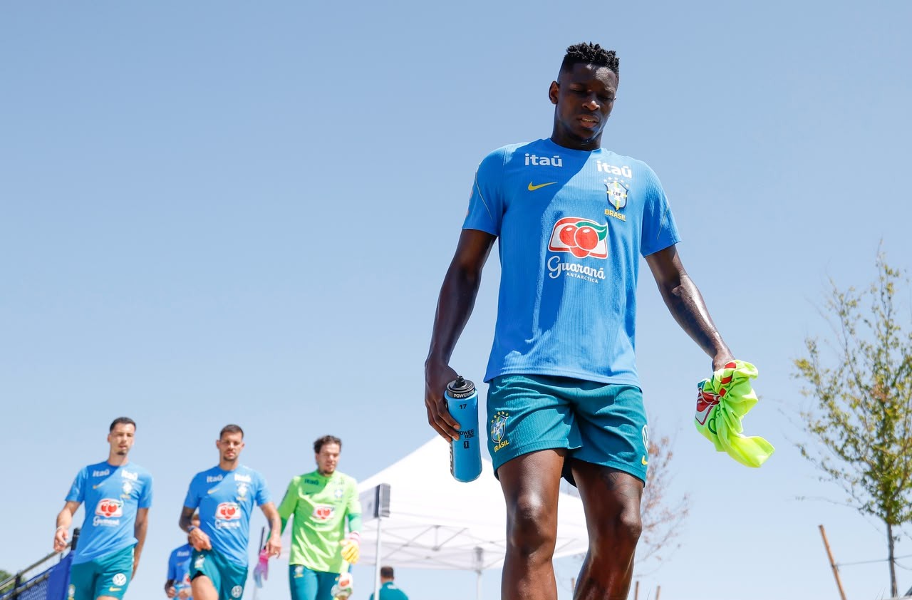 Luiz Henrique com uniforme da Seleção Brasileira