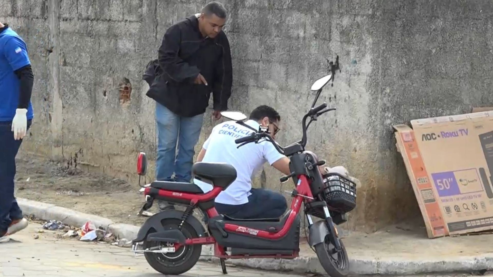 Movimentação de policiais em rua no Centro de Sooretama