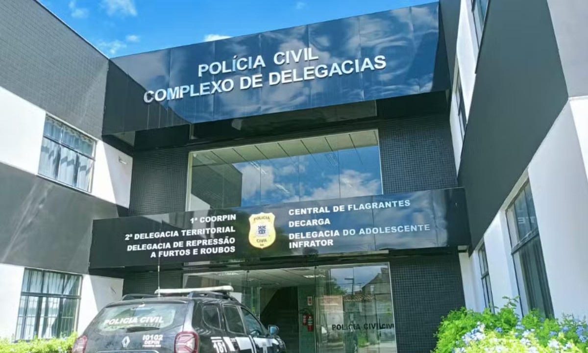 Mulher presa em Feira de Santana, na Bahia