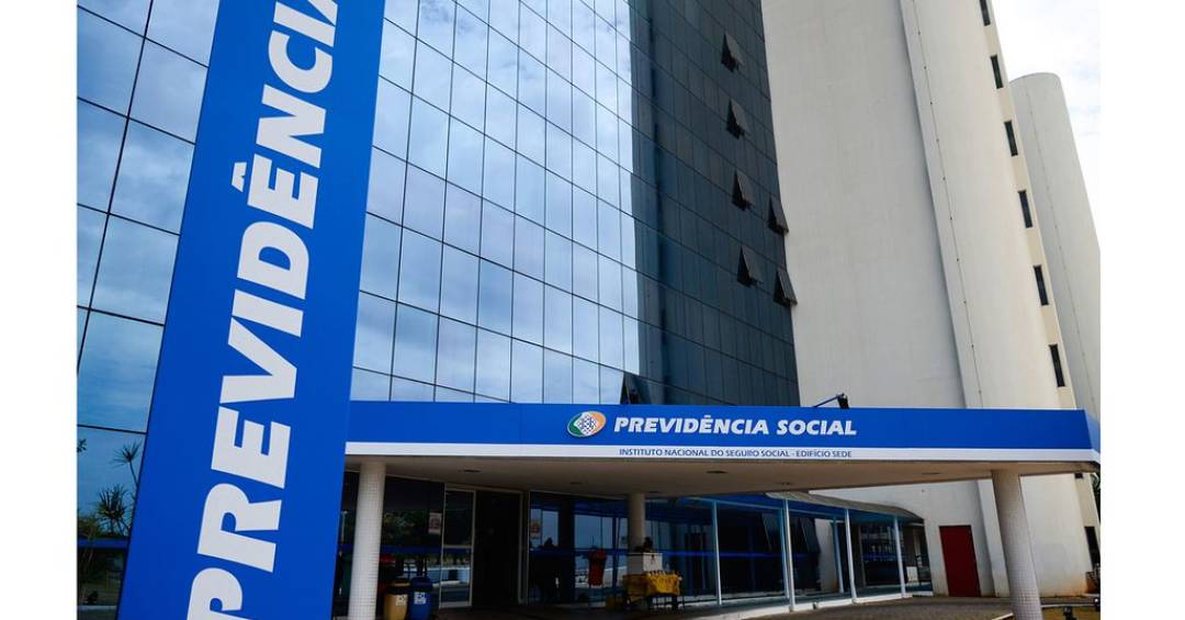 Agência do INSS com identificação visual do instituto