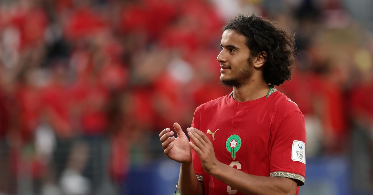 Ayyoub Bouaddi com a camisa de Marrocos