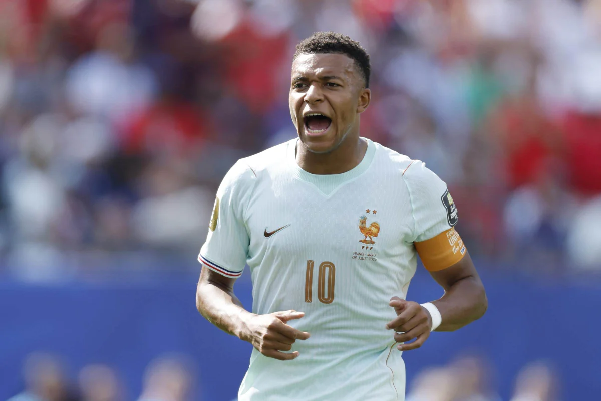 Kylian Mbappé em partida da seleção francesa