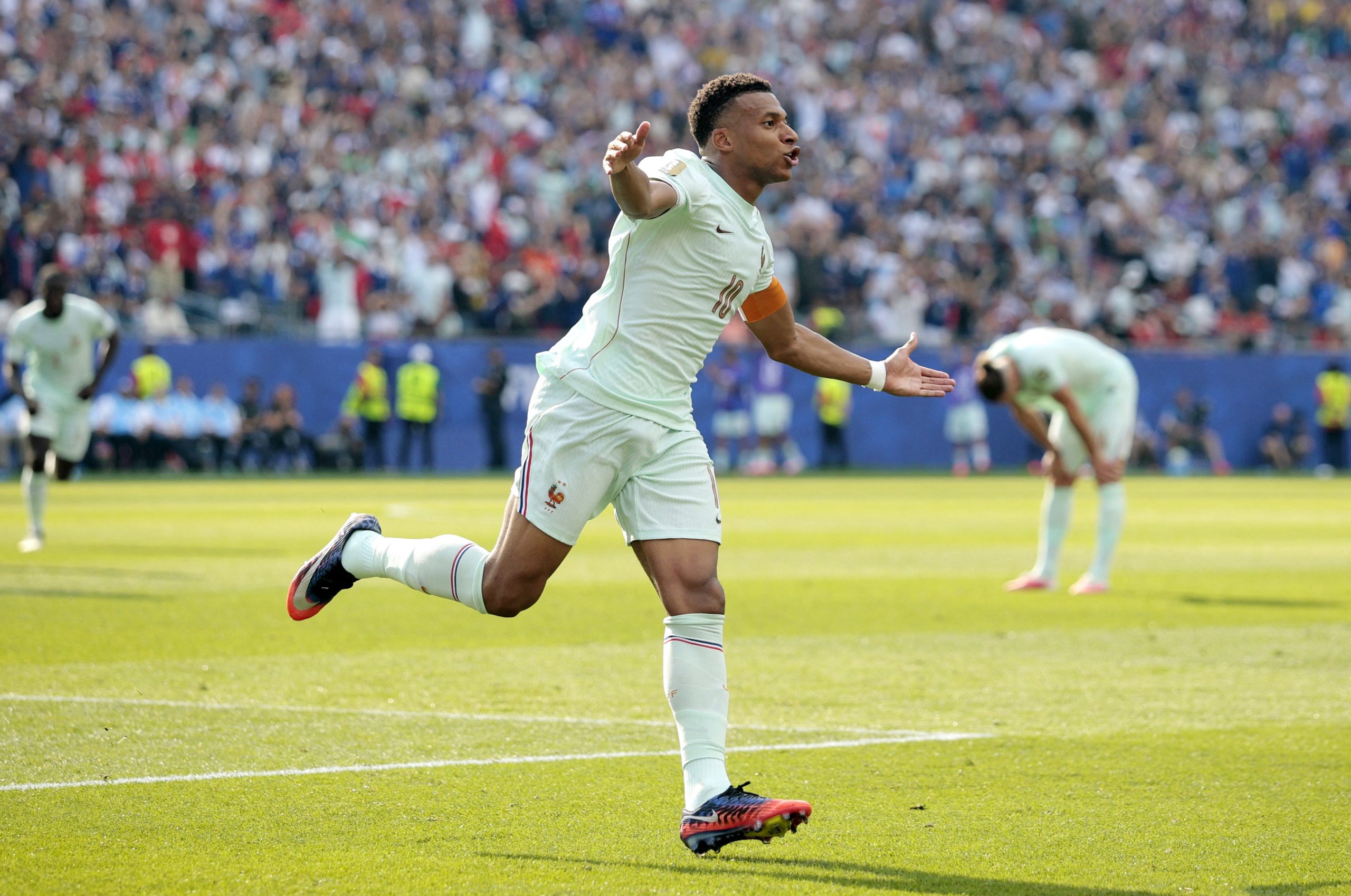 Kylian Mbappé em ação pela França contra Marrocos nas quartas da Copa do Mundo