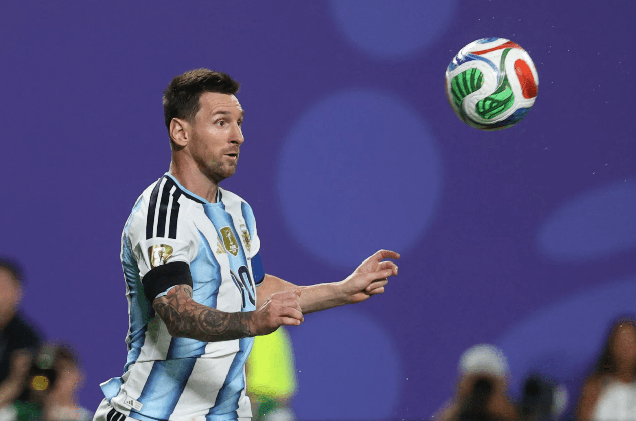 Lionel Messi em jogo da Argentina contra a Suíça