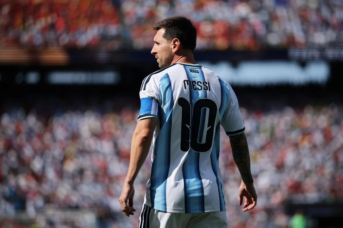 Lionel Messi com a camisa da Argentina