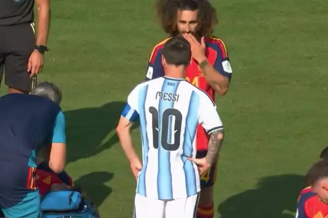 Lionel Messi com a camisa da seleção argentina