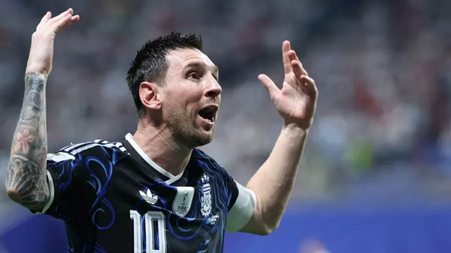 Lionel Messi comemora gol pela seleção argentina