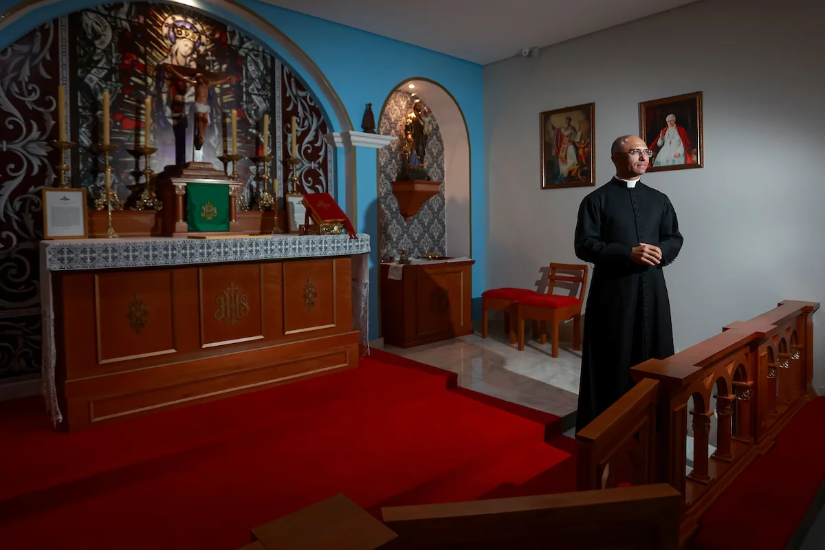 Missa em latim na Capela Santo Atanásio