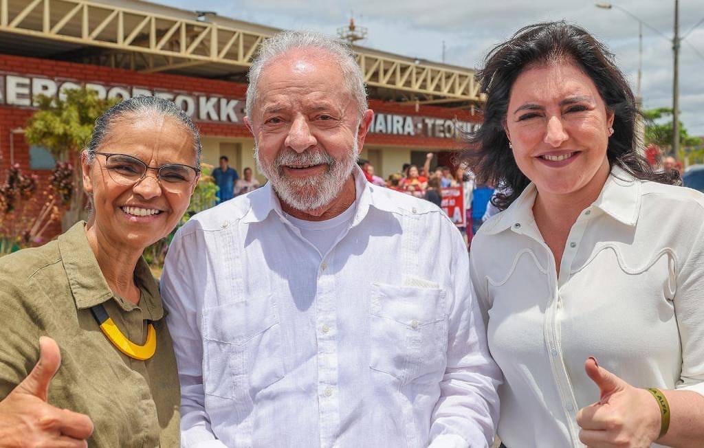 Lula ao lado de Simone Tebet e Marina Silva em ato de campanha em Teófilo Otoni, em Minas Gerais, em 2022