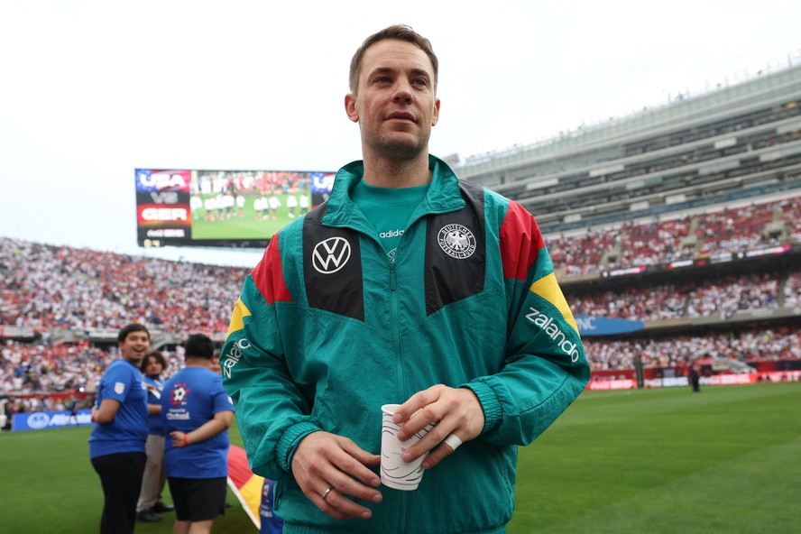 Manuel Neuer durante declaração sobre o futuro no Bayern de Munique