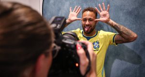 Neymar com camisa da seleção brasileira