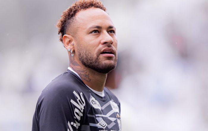 Neymar com a camisa do Santos