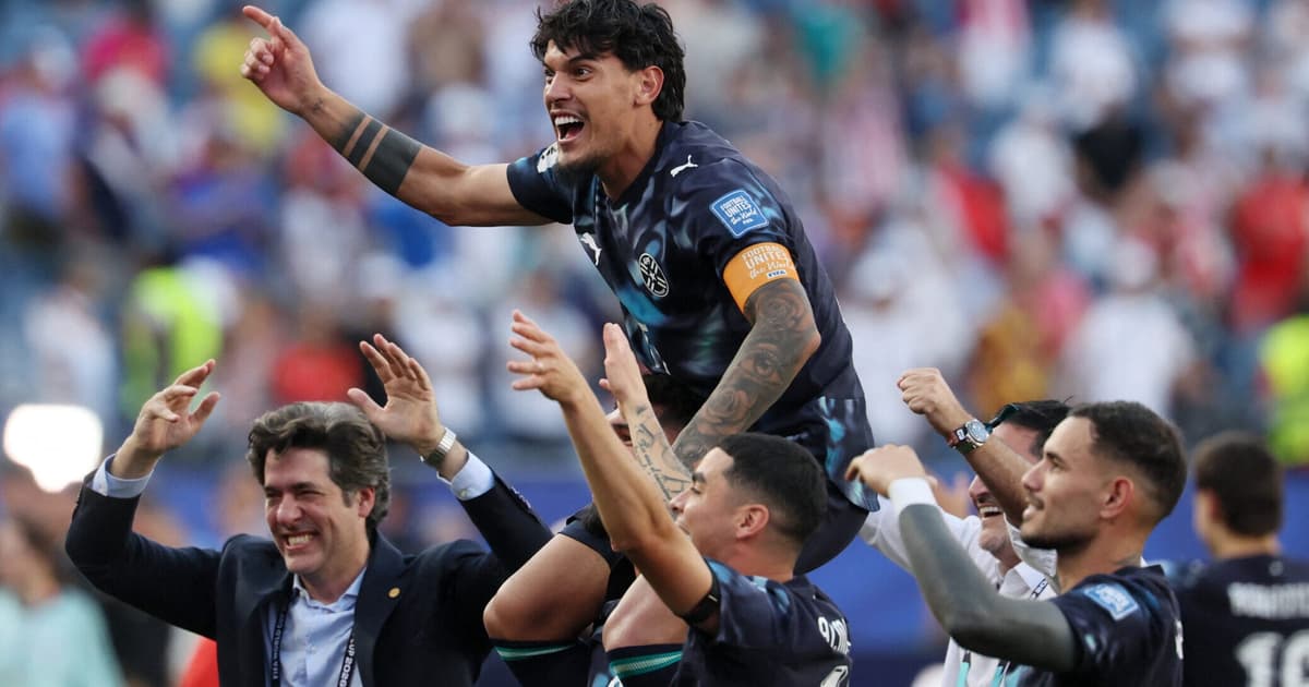 Gustavo Gómez comemora classificação do Paraguai na Copa do Mundo